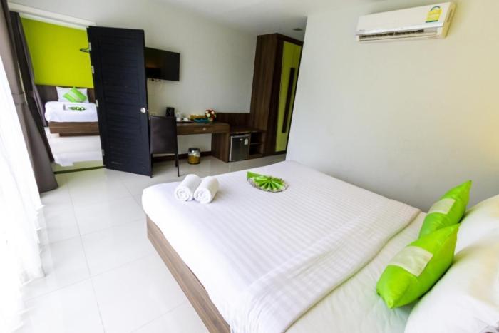 Dipantai Boutique Beach Resort Patong Экстерьер фото