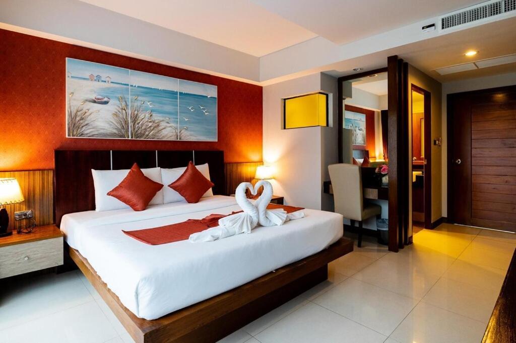 Dipantai Boutique Beach Resort Patong Экстерьер фото