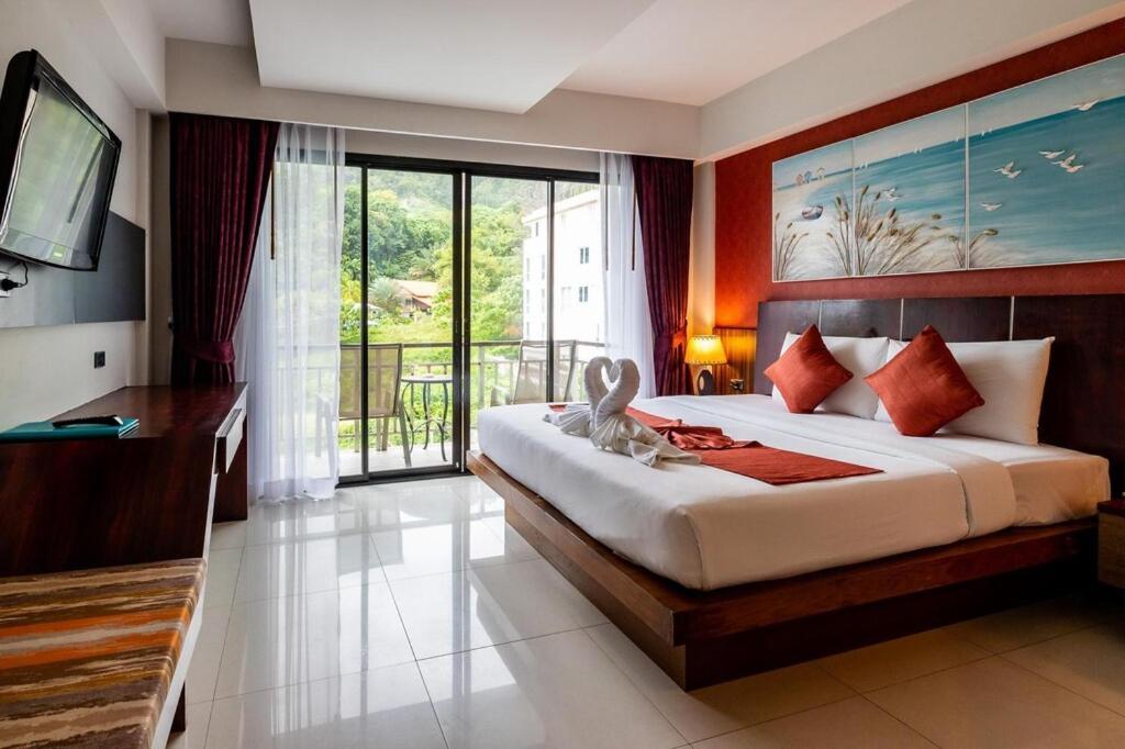 Dipantai Boutique Beach Resort Patong Экстерьер фото