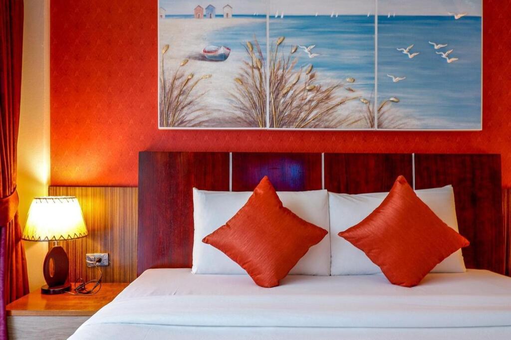 Dipantai Boutique Beach Resort Patong Экстерьер фото