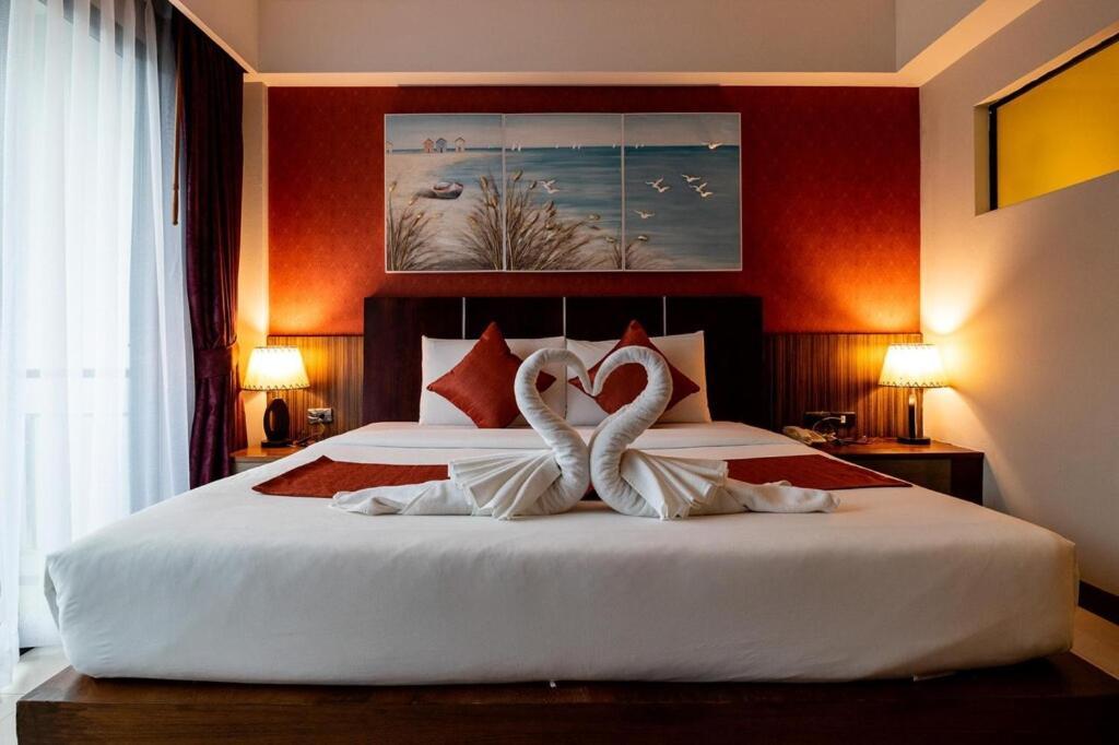 Dipantai Boutique Beach Resort Patong Экстерьер фото