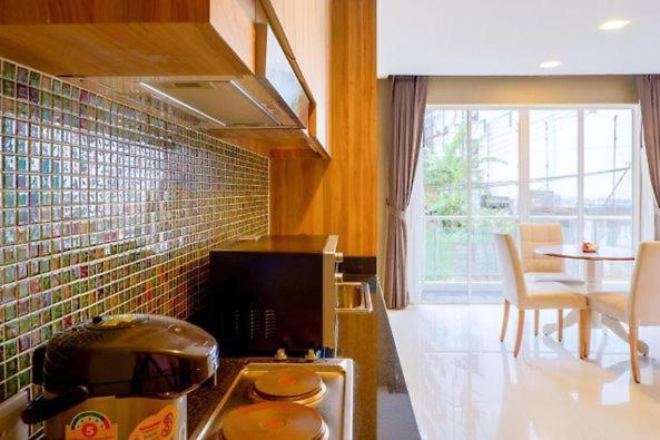 Dipantai Boutique Beach Resort Patong Экстерьер фото