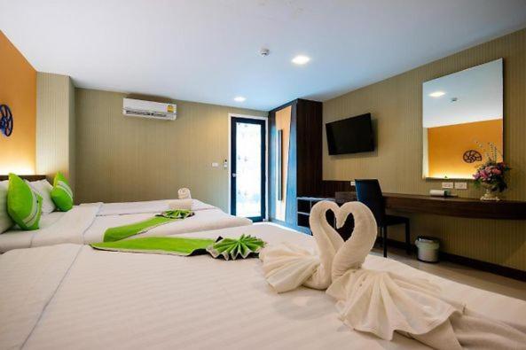 Dipantai Boutique Beach Resort Patong Экстерьер фото