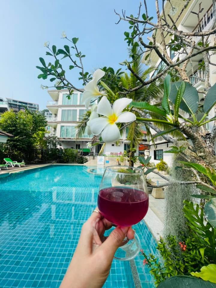 Dipantai Boutique Beach Resort Patong Экстерьер фото