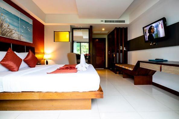 Dipantai Boutique Beach Resort Patong Экстерьер фото