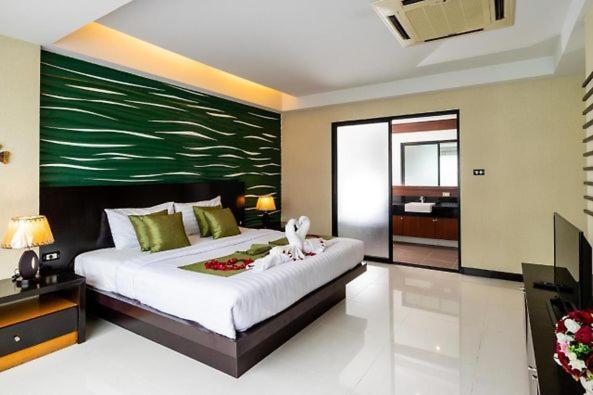 Dipantai Boutique Beach Resort Patong Экстерьер фото