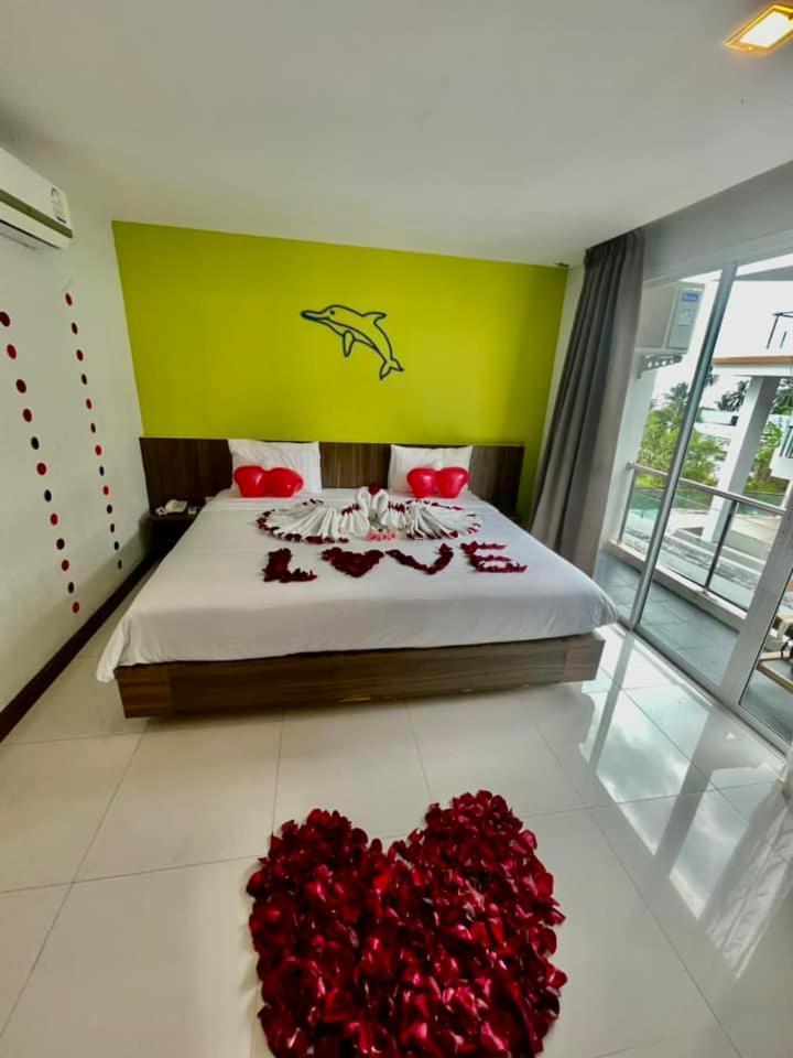 Dipantai Boutique Beach Resort Patong Экстерьер фото