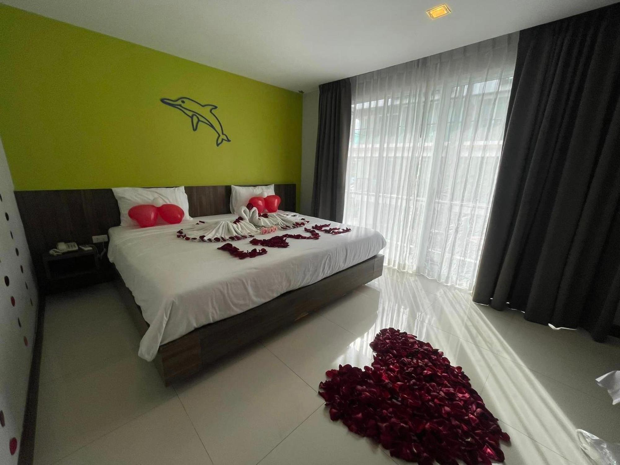 Dipantai Boutique Beach Resort Patong Экстерьер фото